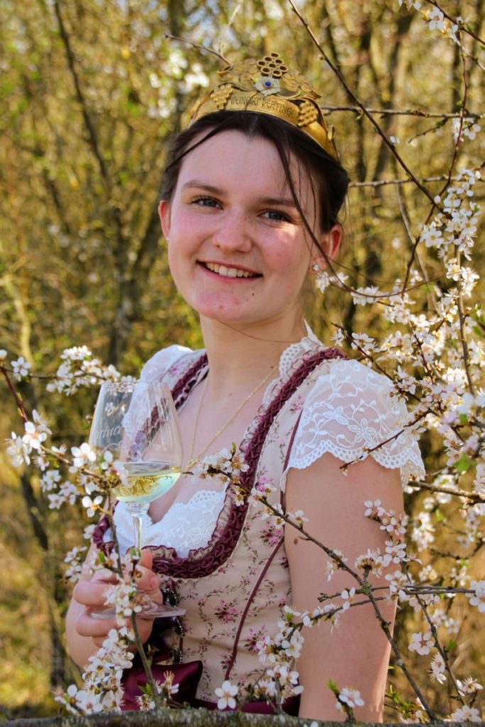 Katharina Flegler Dertinger Weinprinzessin 2022-2024 Foto: Alicia Diehm