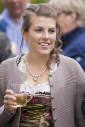 041_Sinas_Kroenung.jpg