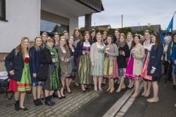 084_Sinas_Kroenung.jpg
