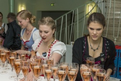 104_Sinas_Kroenung.jpg
