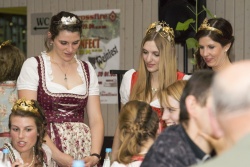 189_Sinas_Kroenung.jpg