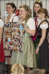 204_Sinas_Kroenung.jpg