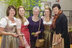 242_Sinas_Kroenung.jpg